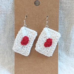 Pendientes colgantes con letras de amor, pendientes de aniversario de crochet, regalos para ella, joyas de aniversario ligeras, regalos hechos a mano, sobre de amor
