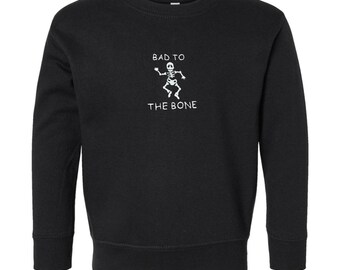 Felpa girocollo nera per bambini con ricamo scheletro Bad To the Bone, felpa per bambini di Halloween, felpa con scheletro