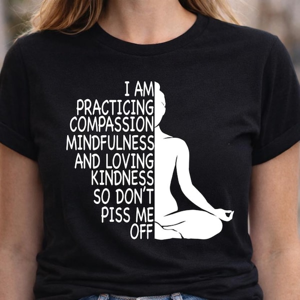 Chemise de yoga drôle, t-shirt compassion Namaste, t-shirt humour bienveillance pleine conscience, cadeau humoristique méditation, cadeau instructeur de yoga, t-shirt citation zen