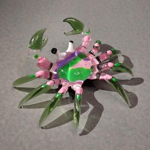 Glass Crab, Art Glass, Blown Glass crab, blown glass figurine, Miniature Sculpture Made Of Glass, crabs, Paint Glass Sea Décor, Pink Green