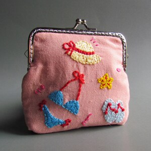 Monedero pequeño con marco de tela de algodón y marco de metal plateado, bordado a mano, con cierre para verano, playa, divertido y bonito bolso.