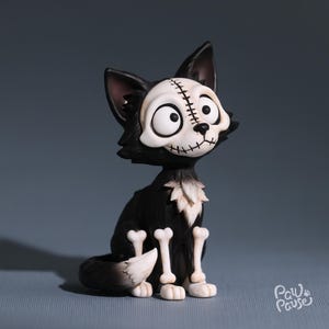 Gotisk kattfigur, handmålad kattstaty i harts, läskig kattdekor, mörk fantasiskulptur, gotisk heminredning, Halloween-kattpresent bild 2