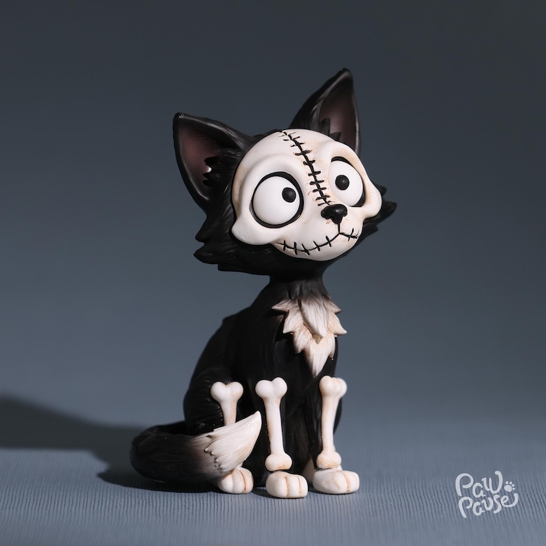 Gotisk kattfigur, handmålad kattstaty i harts, läskig kattdekor, mörk fantasiskulptur, gotisk heminredning, Halloween-kattpresent bild 2