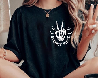 Sudadera con mano de esqueleto y vibraciones espeluznantes, camiseta retro de calavera de Halloween