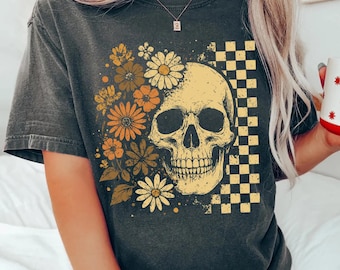 Vintage Skull Shirt with Flowers, Grunge Floral Halloween Tee, Checkerboard Skull Graphic T-Shirt, Fall Skeleton Sweatshirt Aesthetic