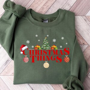 かわいいクリスマス スウェットシャツ、クリスマス アイテム シャツ、レディース クリスマス シャツ、面白いクリスマス シャツ、ユニークなホリデー スウェットシャツ、クリスマス ツリー シャツ