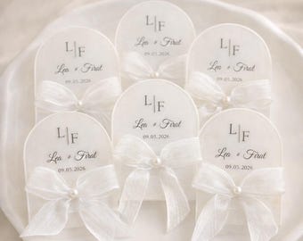 Personalized Acrylic Wedding Magnet Favors: Elegant Keepsake