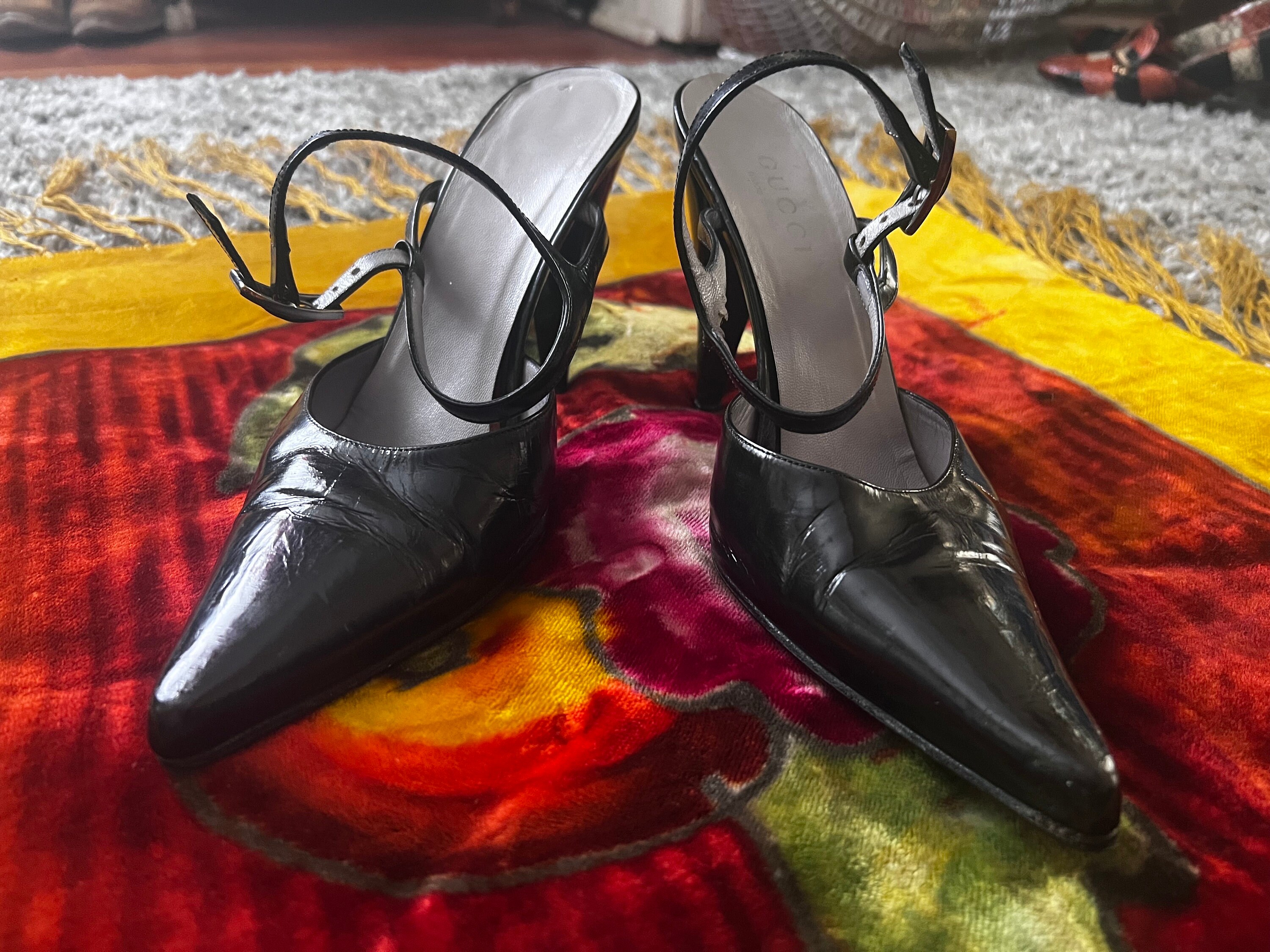 Gucci shoe bows store