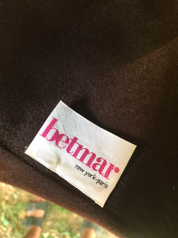 1970s Betmar Chocolate Brown and Taupe Feather Co… - image 2