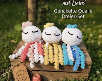 Crocheted Jellyfish Stuffed Animal: Colorful Plush Toy 20 cm for Children's Room Decoration