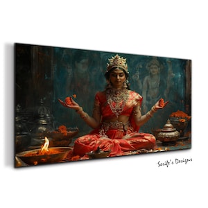 Puede incluir: Una mujer con un sari rojo y dorado se sienta en una postura meditativa con las manos extendidas, sosteniendo peque&ntilde;as flores naranjas. Lleva una corona enjoyada y joyas ornamentadas. El fondo es una pared oscura y texturizada con una pintura de una mujer en una pose similar.