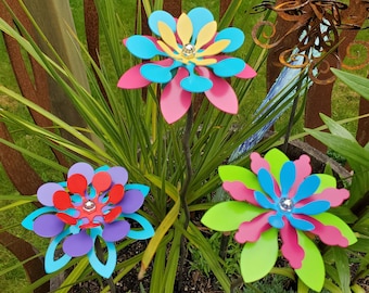 値下げ/FLOWER01 ヴィクトリア2/レディースアイアン6本組/おまけ付き SET of 3 - *NEW* - Wild Flowers Garden Stakes Metal Art Yard Art