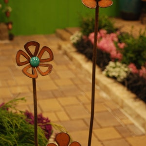 3 Flower Squiggle Stakes 3 heights Rusted Glass image 2