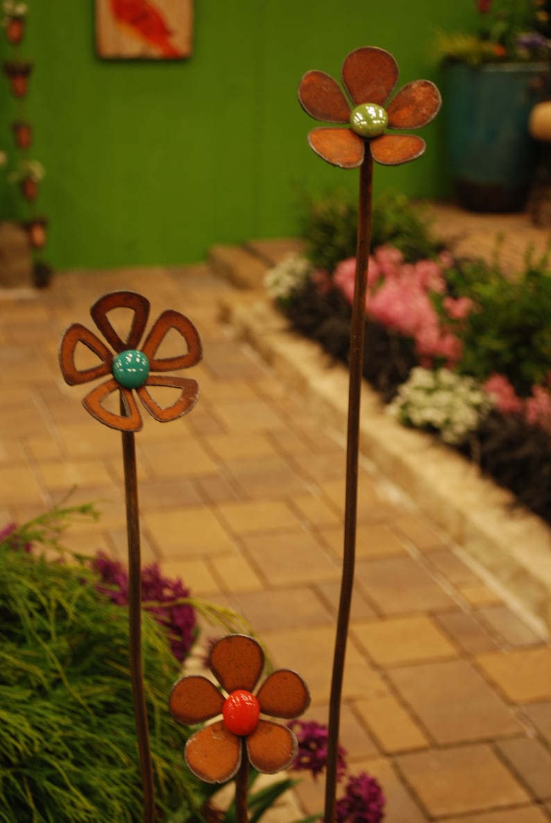 3 Flower Squiggle Stakes 3 heights Rusted Glass image 2