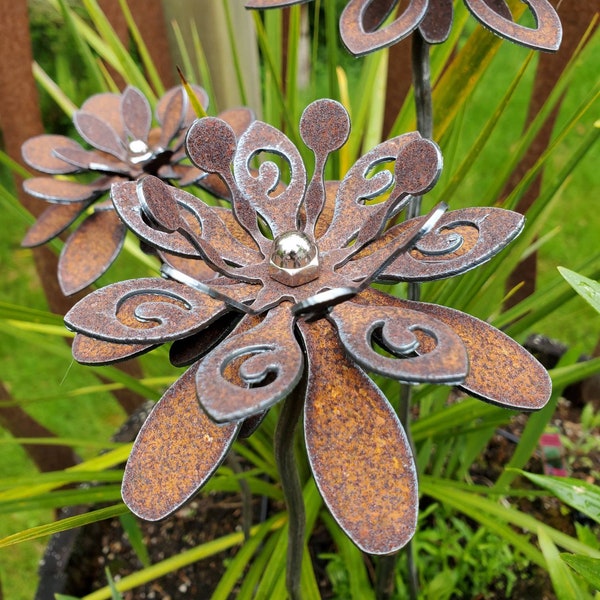 NEW - Rusted Wild Flowers Garden Stakes Metal Art Yard Art - 26 inch