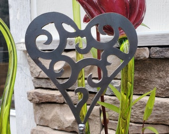 Heart Metal Garden stake - Swirl heart - Gift - Love - Celestial