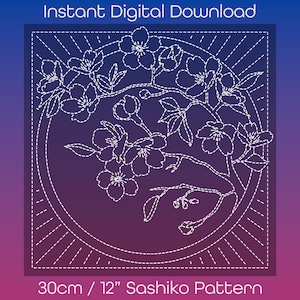Puede incluir: Un contorno blanco de una rama de cerezo en flor con flores y hojas sobre un fondo degradado morado. El diseño está en un círculo con un borde de línea discontinua blanca. El texto "30cm / 12" Sashiko Pattern" está debajo del círculo.