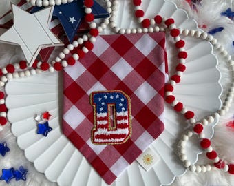 Pañuelo de cuadros vichy rojos con la bandera estadounidense para perros o gatos • Pañuelo patriótico para mascotas • Pañuelo para perros o gatos del 4 de julio • Pañuelo para mascotas con lazo