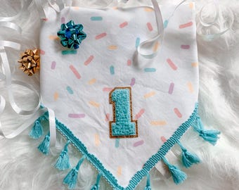 Pañuelo de cumpleaños personalizable para perros y gatos • Pañuelo para mascotas con nudo para el día de adopción • Pañuelo con borlas • Accesorio para fiesta de cumpleaños de mascotas