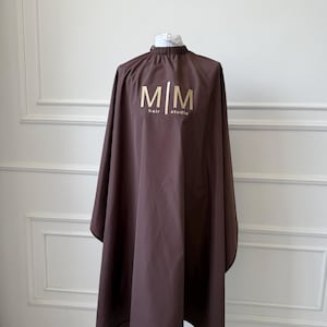 Capa de peluquero personalizada con nombre, capa de barbero personalizada para profesionales de salón, regalo de peluquero para él o ella, capa de salón personalizada