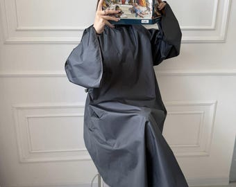 Mantella da parrucchiere personalizzata con maniche, impermeabile, mantella personalizzata per cliente per la colorazione dei capelli, mantella da salone a copertura totale con logo ricamato