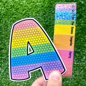Letra A para pintar con pegatinas, colorear por números, pintura con diamantes, kit de calcomanías para hacer uno mismo, rompecabezas con purpurina holográfica, ejercicios interactivos con píxeles, alfabeto