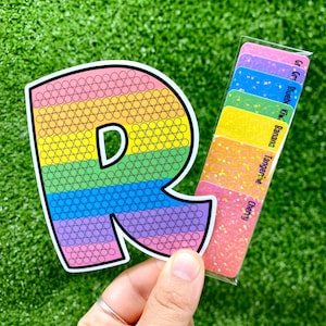 Letra R para pintar con pegatinas, colorear por números, pintura con diamantes, kit de calcomanías para hacer uno mismo, rompecabezas con purpurina holográfica, ejercicios interactivos con píxeles, alfabeto