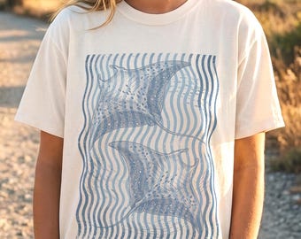 Camiseta Manta Ray Comfort Colors® Vintage Stripes Ocean Graphic Tee Marine Life Coastal Tee Summer Beach Stingray Lover T-Shirt