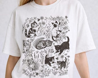Camiseta Vintage com Estampa de Gatinho Fofo e Retrô, Estilo Cottagecore Boho, Confortável, em Algodão, com Estampa Floral Delicada, Ideal para Amantes de Gatos.
