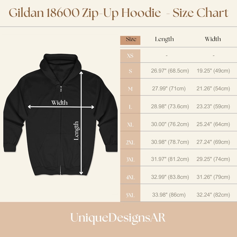 Peut inclure: Tableau des tailles pour un sweat &agrave; capuche zipp&eacute; Gildan 18600 noir. Le tableau indique les mesures pour les tailles XS &agrave; 5XL. Les mesures de longueur varient de 68,5 cm &agrave; 86 cm. Les mesures de largeur varient de 49 cm &agrave; 82 cm. UniqueDesignsAR.