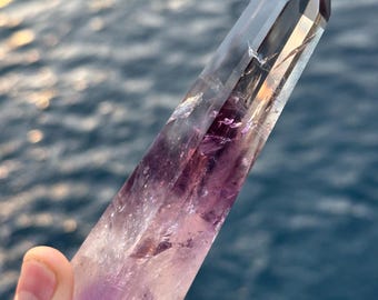 グレードA+ ファントムアメジストクォーツタワー（虹と鉄入り