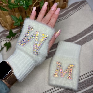 Guantes de felpa esponjosos, cálidos y personalizados, sin dedos, con iniciales para invierno y otoño.