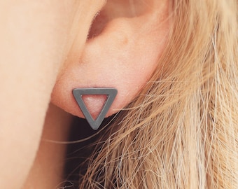 Triangle earrings - Geometric studs