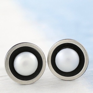 Black Pearl Stud Earrings image 1