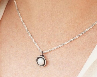 Dainty Pearl Necklace. Bridesmaid Pendant