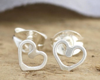 Tiny earrings - Heart stud earrings