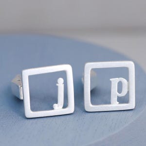 Gemelos personalizados para novio. Gemelos con inicial.