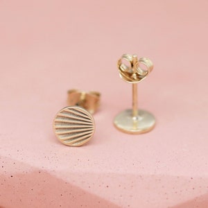 plain gold stud earrings