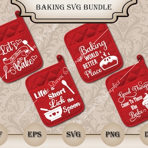 Puede incluir: Conjunto de cuatro manoplas de horno acolchadas rojas con texto y gráficos blancos. Las manoplas presentan los siguientes lemas: "Let's Get Ready to Bake", "Life is Short Lick the Spoon", "Baking Makes the World a Better Place", y "Good Things Come to Those Who Bake".