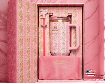 Vaso térmico Stanley x LoveShackFancy Floral de 1,18 litros (40 oz) – Colaboración de edición limitada / Set de regalo floral rosa / Vaso de colección con pajita y estuche con lazo