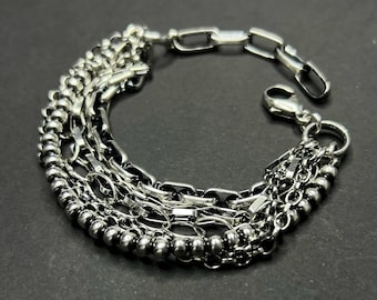 Multilayered bracelet in sterling silver.