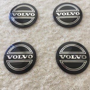 Volvo Aufkleber 4 Stück Auto Nabendeckel Für Volvo XC60 XC90 XC40 64mm, Nabenkappen Mit Logo Radnabenkappen Wasserdicht Staubdicht Anti Rost Felgendeckel Auto Volvo Zubehör