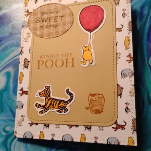 Carte d'anniversaire pivotante surprise Winnie l'ourson, carte faite main, marque de timbres faon de la pelouse