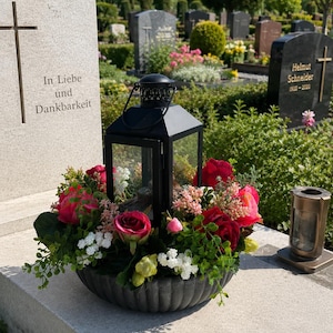 Friedhof gesteck schwarz