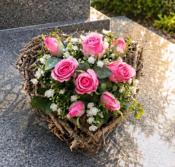 Blumengesteck Herz 40cm Korbherz Holzherz Grab Rosen Rosa Geschenk Grabschmuck Garten Blumen Tischgesteck Dekoration