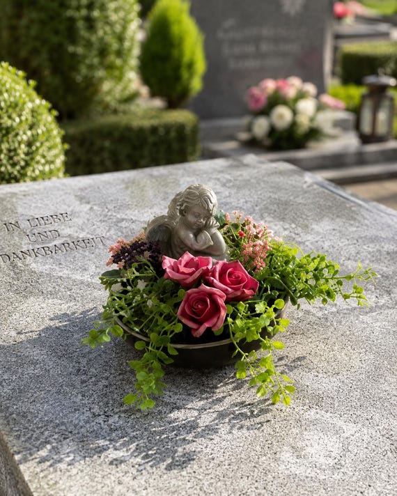 Gesteck Schale D25cm Seidenblumen Kunstblumen Engel Grabschmuck Grabgesteck Schaumrosen