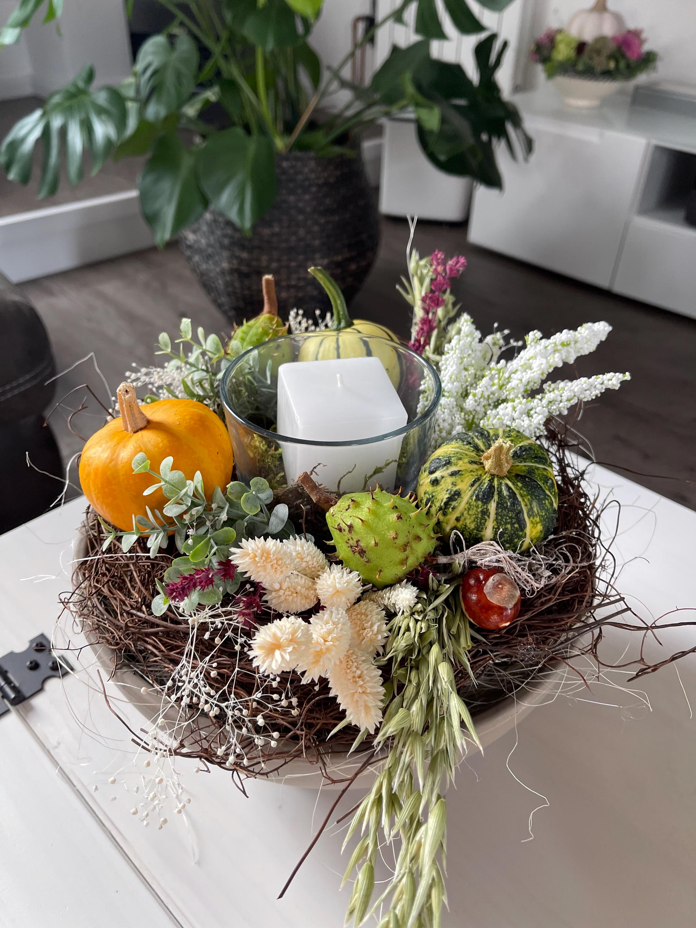 Kunstblumengestecke