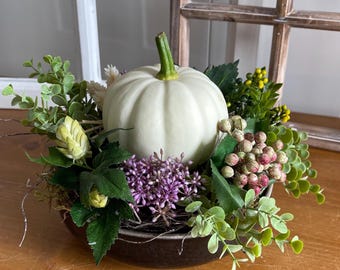 Echt pompoenarrangement, 20 cm diameter, vers pompoenarrangement, herfstarrangement, herfstbloemenarrangement, kunstpompoen in pot, schaal, hortensia, hop