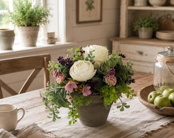 Seidenblumengesteck Sommer Seidenkunstblumen Landhaus Tischgesteck Landhausstil Rosen Blumenstrauß Beeren weiß
