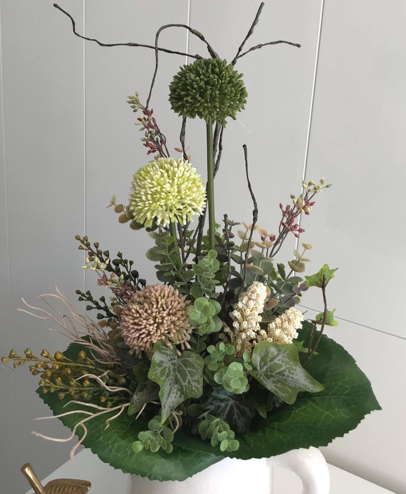 self-tied 47 x 28 cm bouquet of silk flowers, tied high, allium green, gypsophila, eucalyptus and other accessories